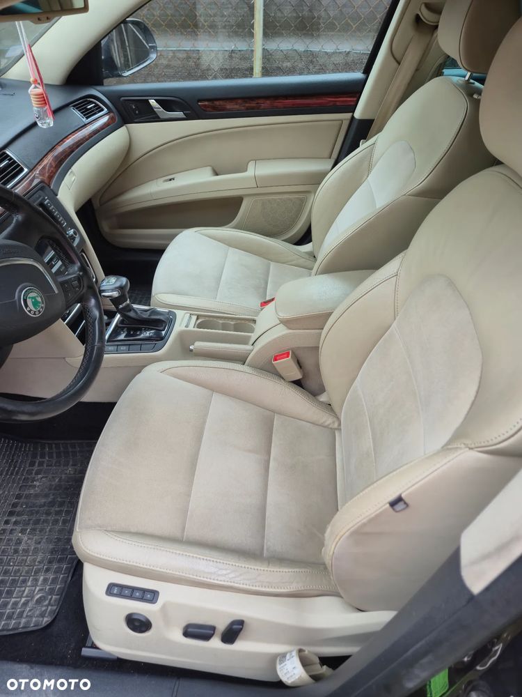 Skoda Superb 2.0 TDI Ambition DSG - 22