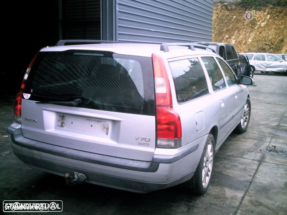 Volvo V70 2.4 D5 de 2002 para peças - 3