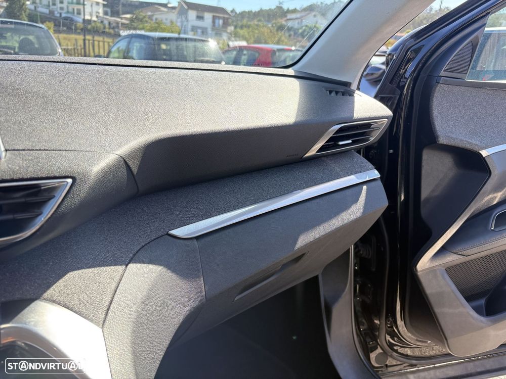 Peugeot 3008 1.2 PureTech Allure EAT8 - 23