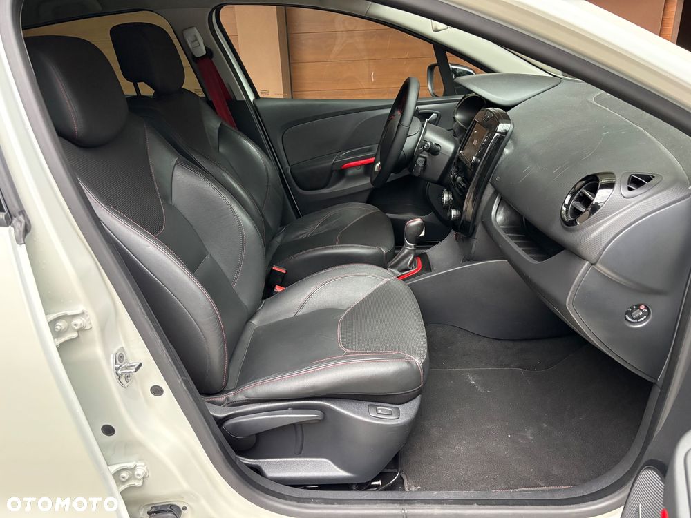 Renault Clio TCe 200 EDC Sport R.S - 19