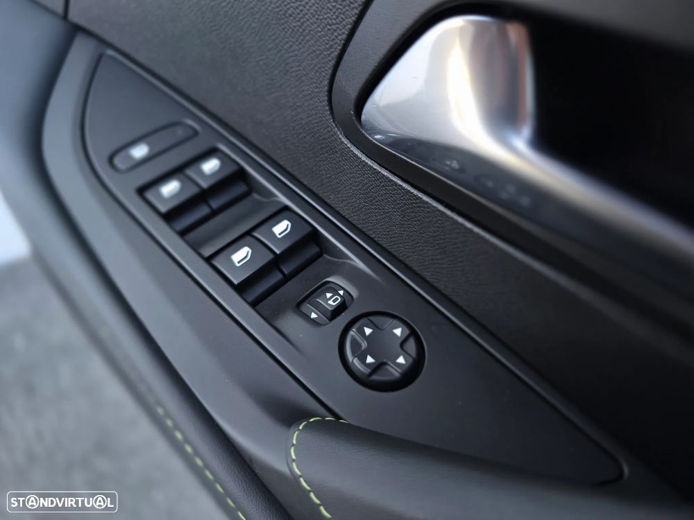 Peugeot e-208 GT - 38