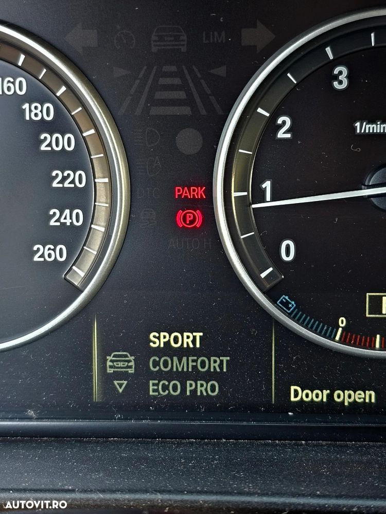 BMW Seria 5 520i Touring Aut. - 29