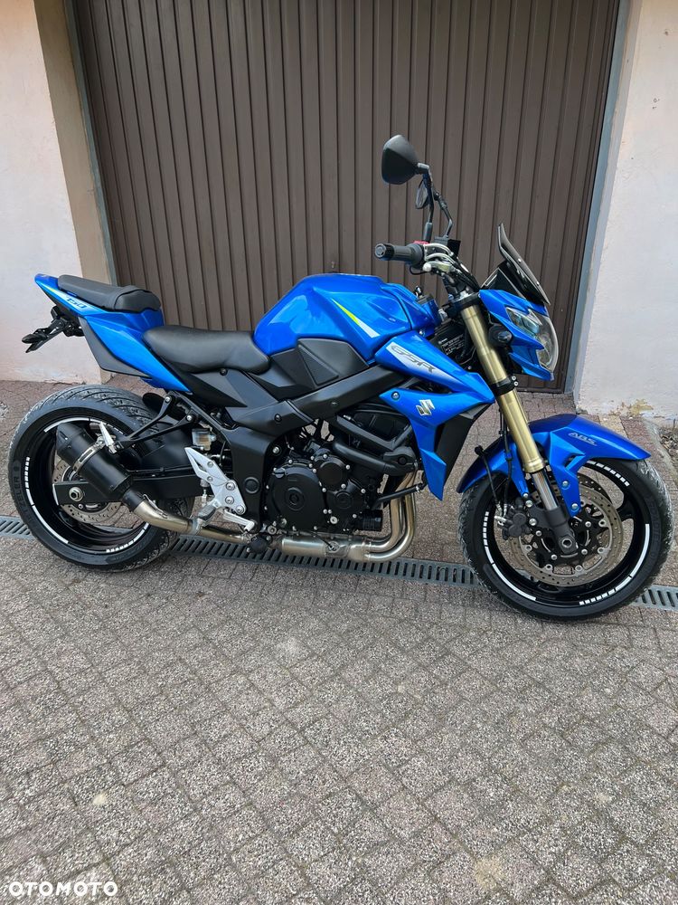 Suzuki GSR - 3