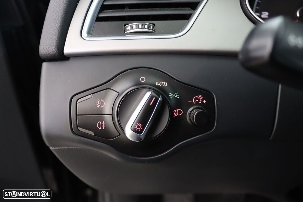 Audi A4 Avant 2.0 TDI Business Line Advance - 18