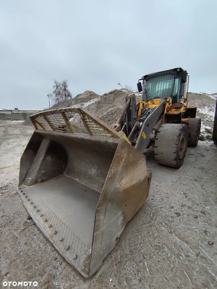 Volvo L120F - 2