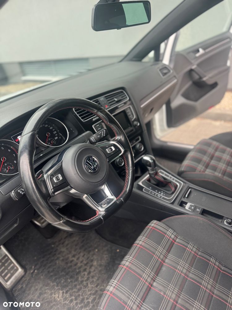 Volkswagen Golf GTI (BlueMotion Technology) DSG - 12