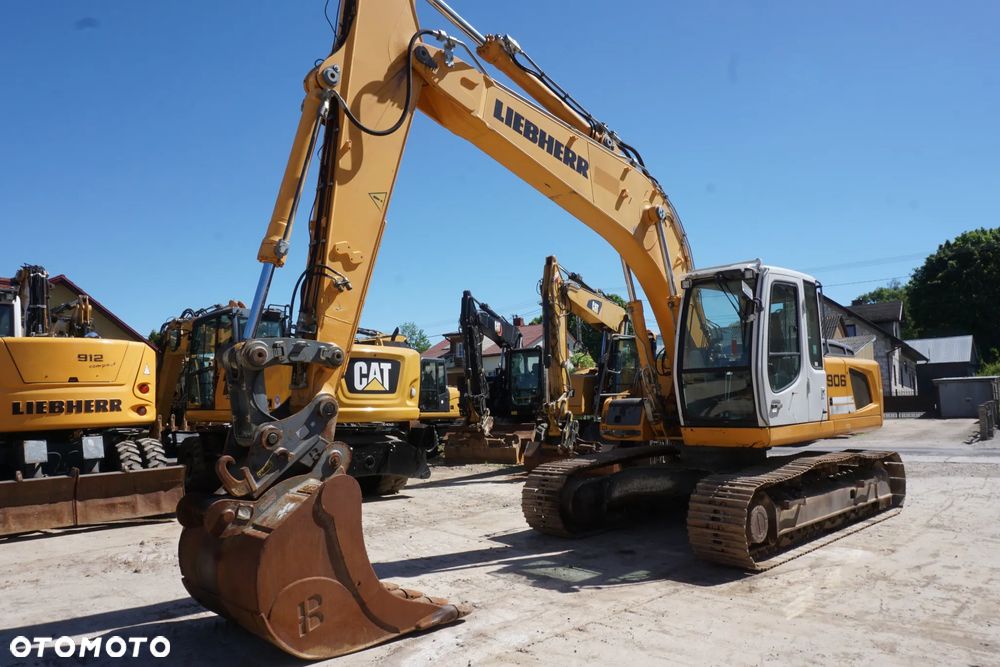 Liebherr R 906 - 10