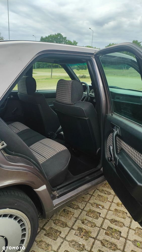 Mercedes-Benz W201 (190) - 7