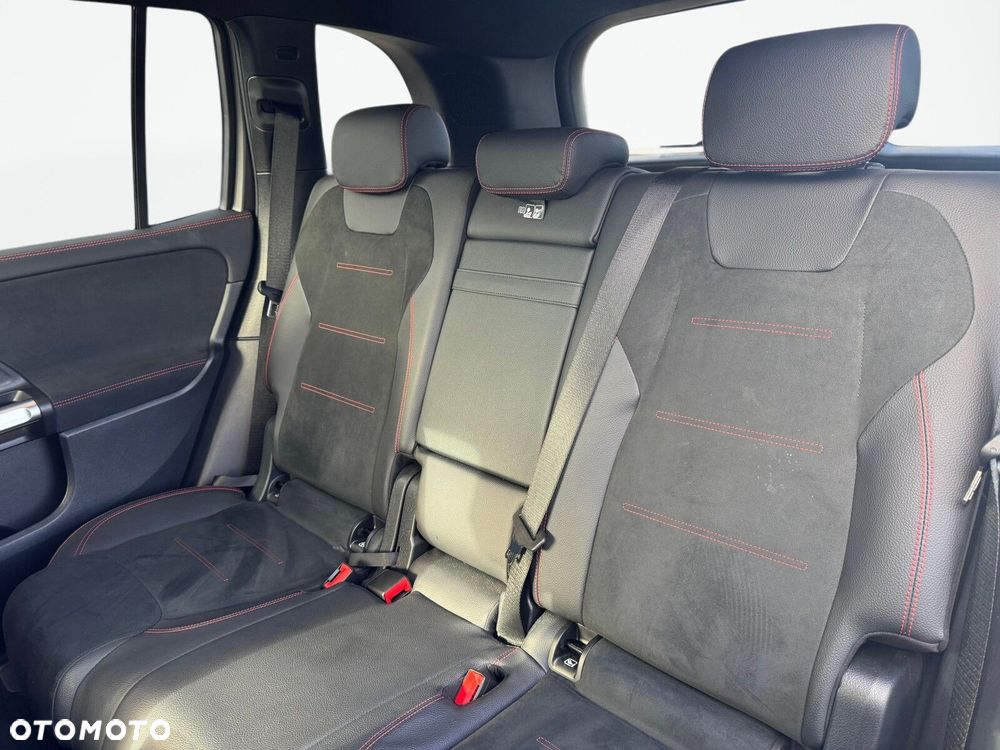 Mercedes-Benz GLB - 12