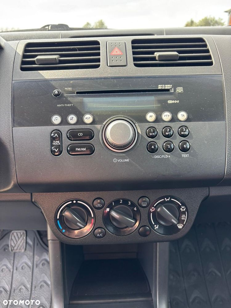 Suzuki Swift 1.3 DDiS Comfort - 26