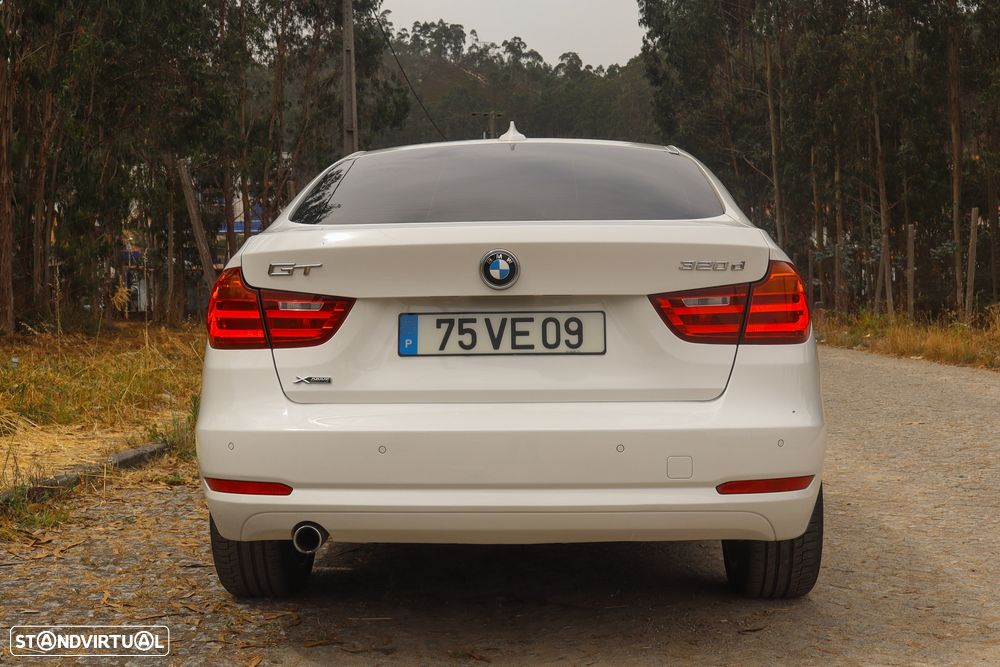 BMW 320 d xDrive Sport Line — fotografia 29