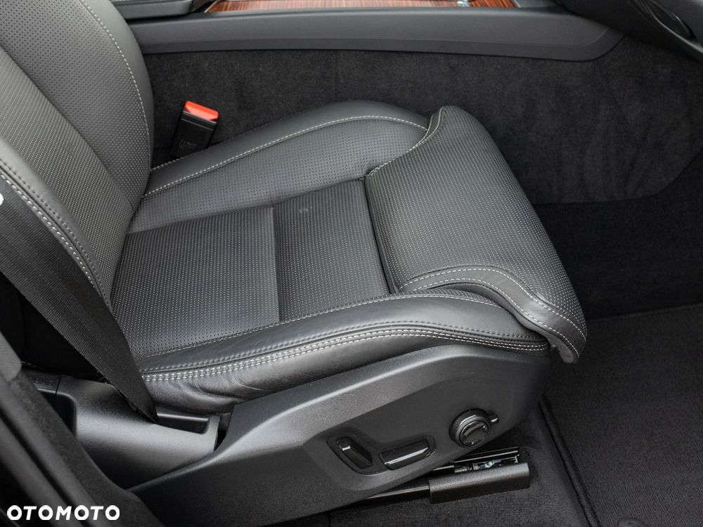 Volvo XC 60 - 30