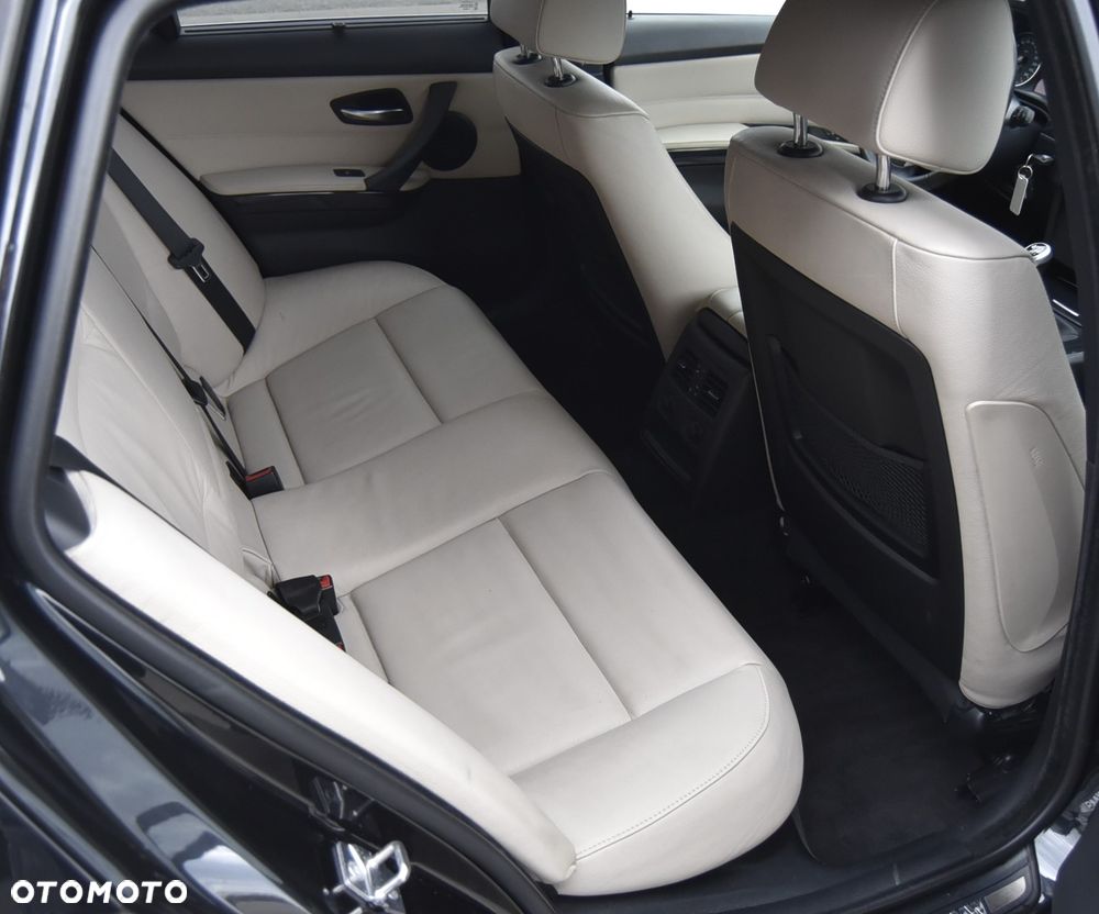 BMW Seria 3 325i xDrive Edition Exclusive - 21