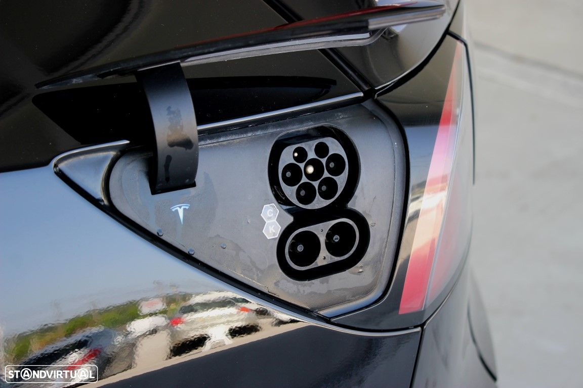 Tesla Model Y - 11