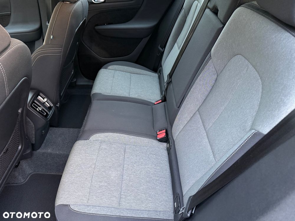 Volvo XC 40 B4 B DKG Plus Dark - 31