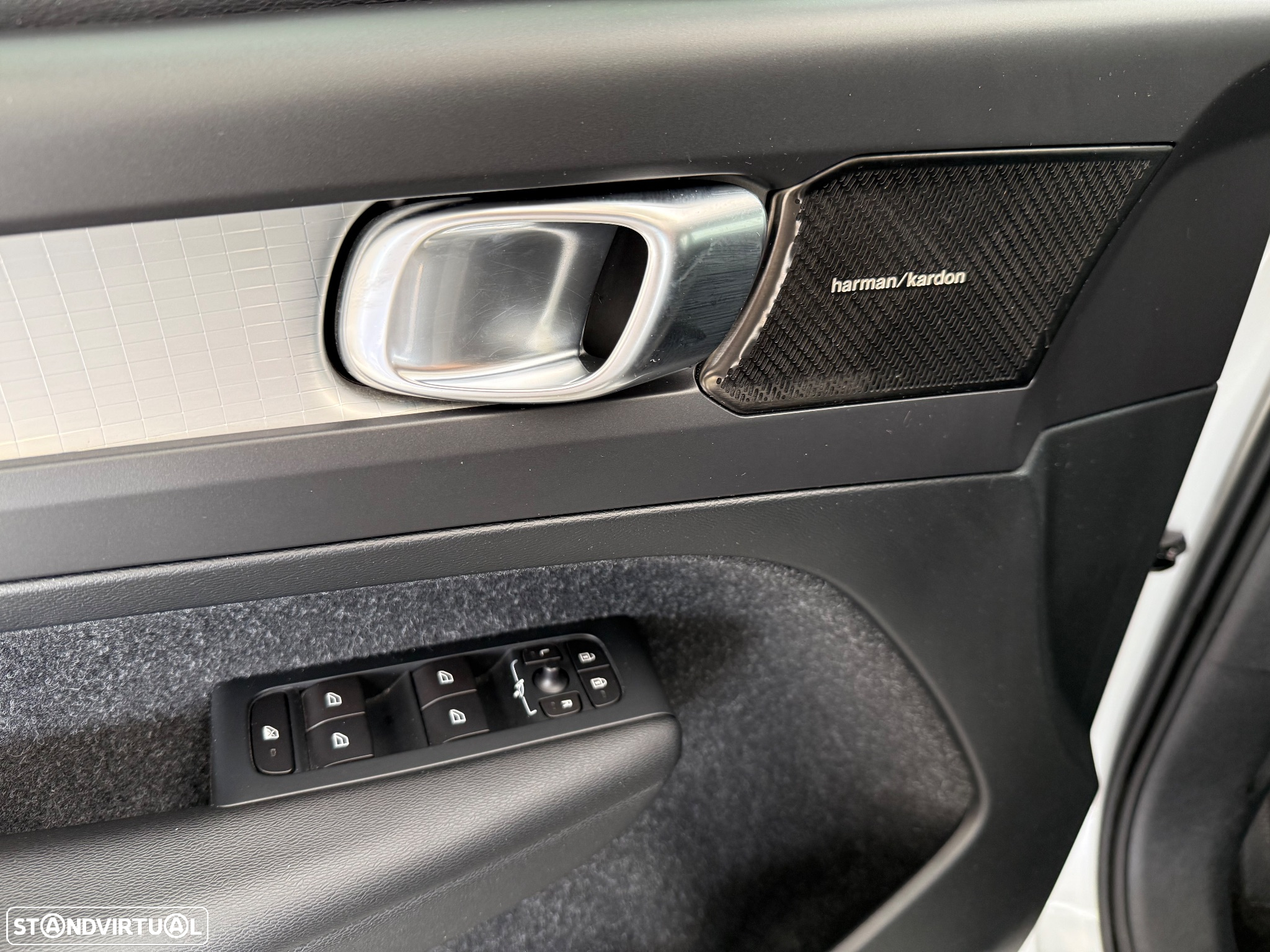 Volvo XC 40 1.5 T3 Momentum Tech Edition - 19