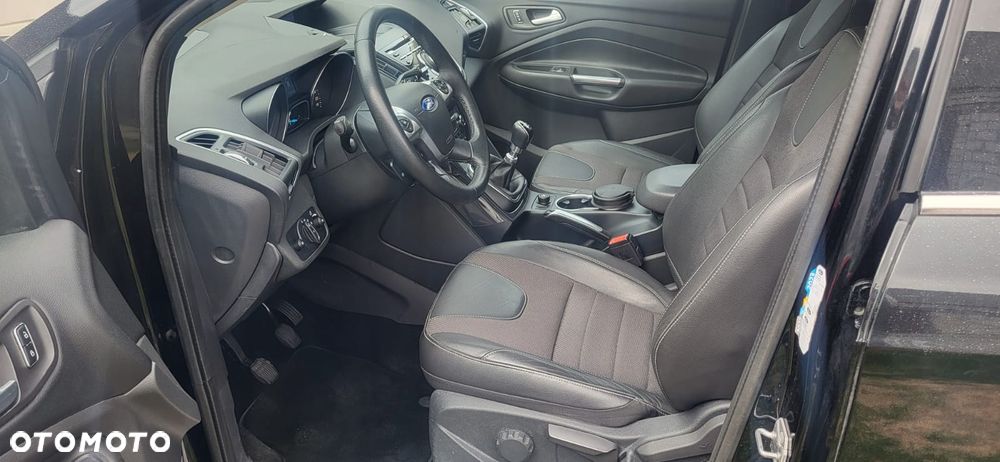 Ford Kuga 1.6 EcoBoost 2x4 Titanium - 19
