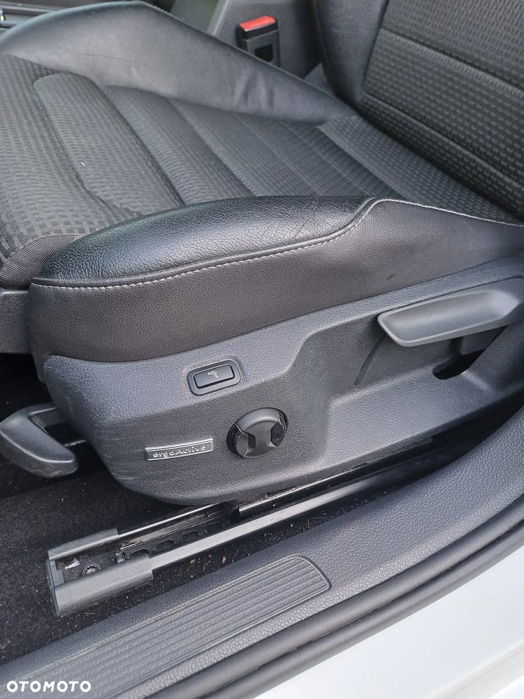 Volkswagen Golf 1.4 TSI BMT Highline - 23