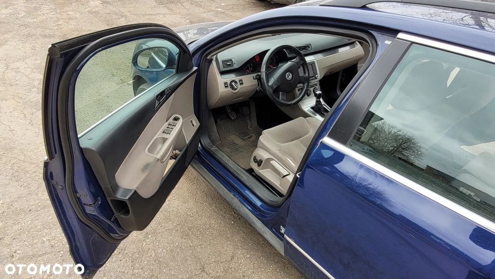 Volkswagen Passat 1.9 TDI Comfortline - 25