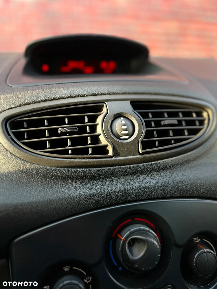 Renault Clio - 22