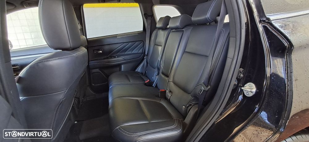 Mitsubishi Outlander - 13