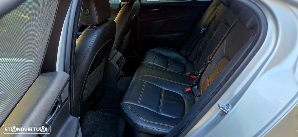 Jaguar XE 2.0 D Prestige Aut. - 10