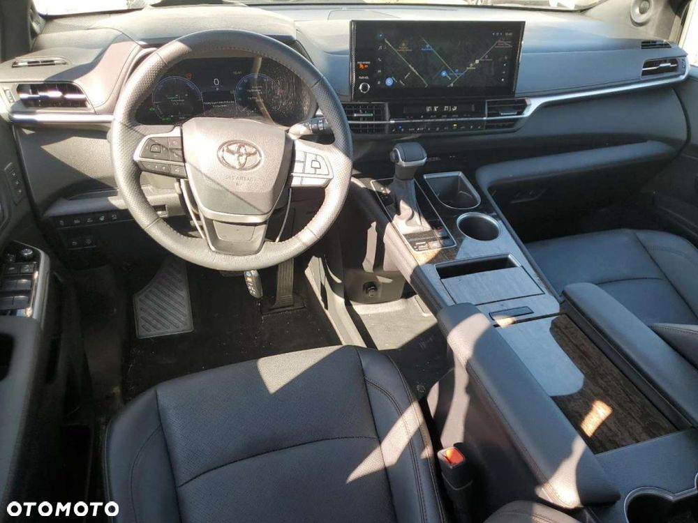Toyota Sienna - 9