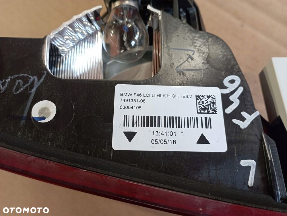 BMW F46 LAMPA LEWA TYŁ TYLNA W KLAPĘ 7491351 - 4