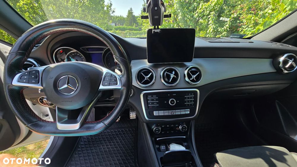 Mercedes-Benz GLA 200 7G-DCT AMG Line - 9