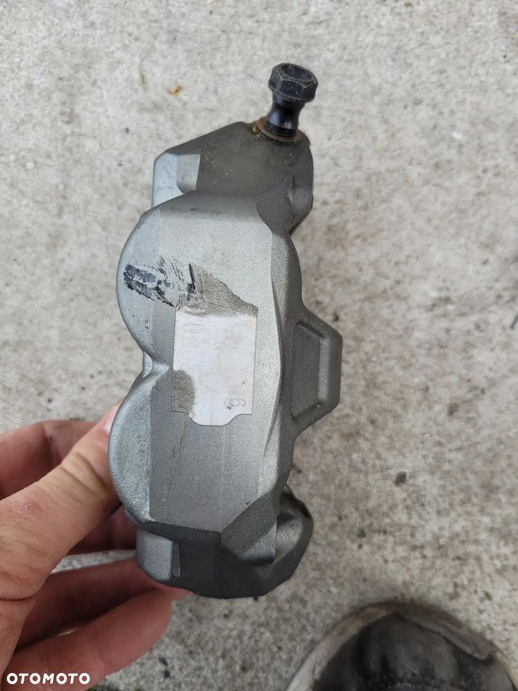 Zacisk hamulcowy prawy KTM 1290 Super Duke 17-20 - 3