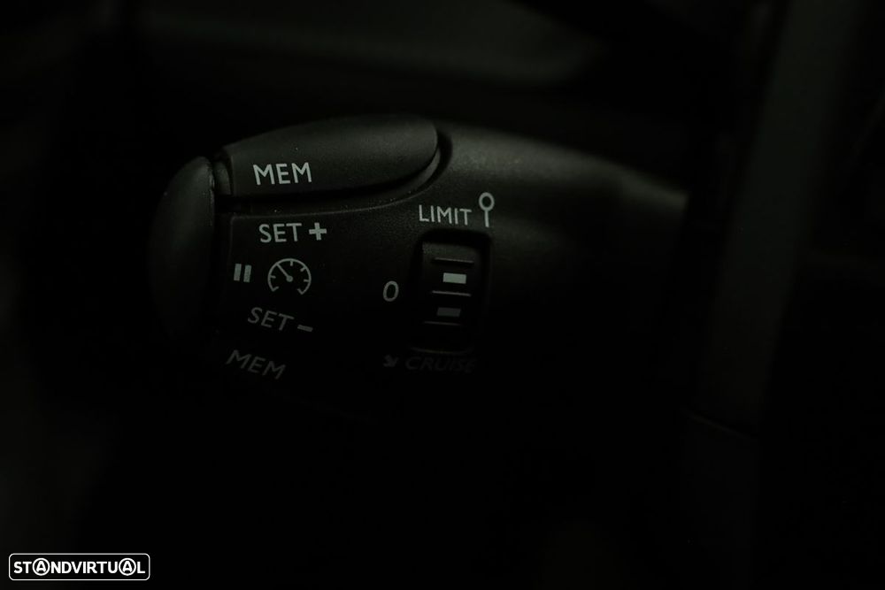 Peugeot 2008 1.2 PureTech Allure - 18