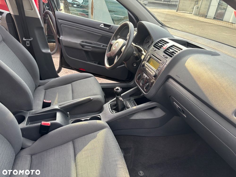 Volkswagen Golf - 28