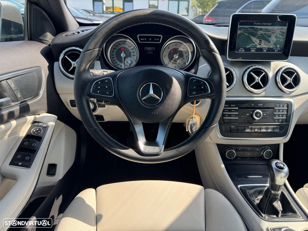 Mercedes-Benz GLA 180 d Urban - 13