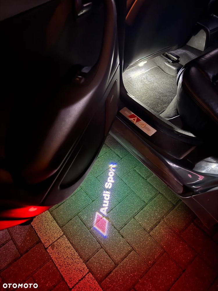 Audi A4 Limousine - 14