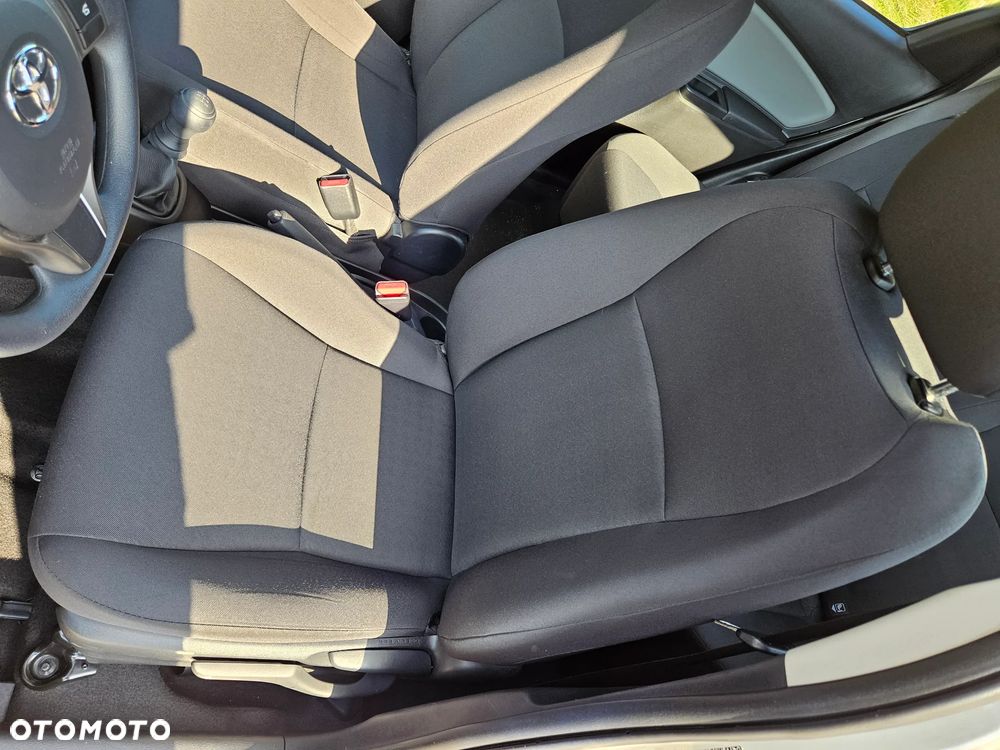 Toyota Yaris 1.0 Active EU6 - 15