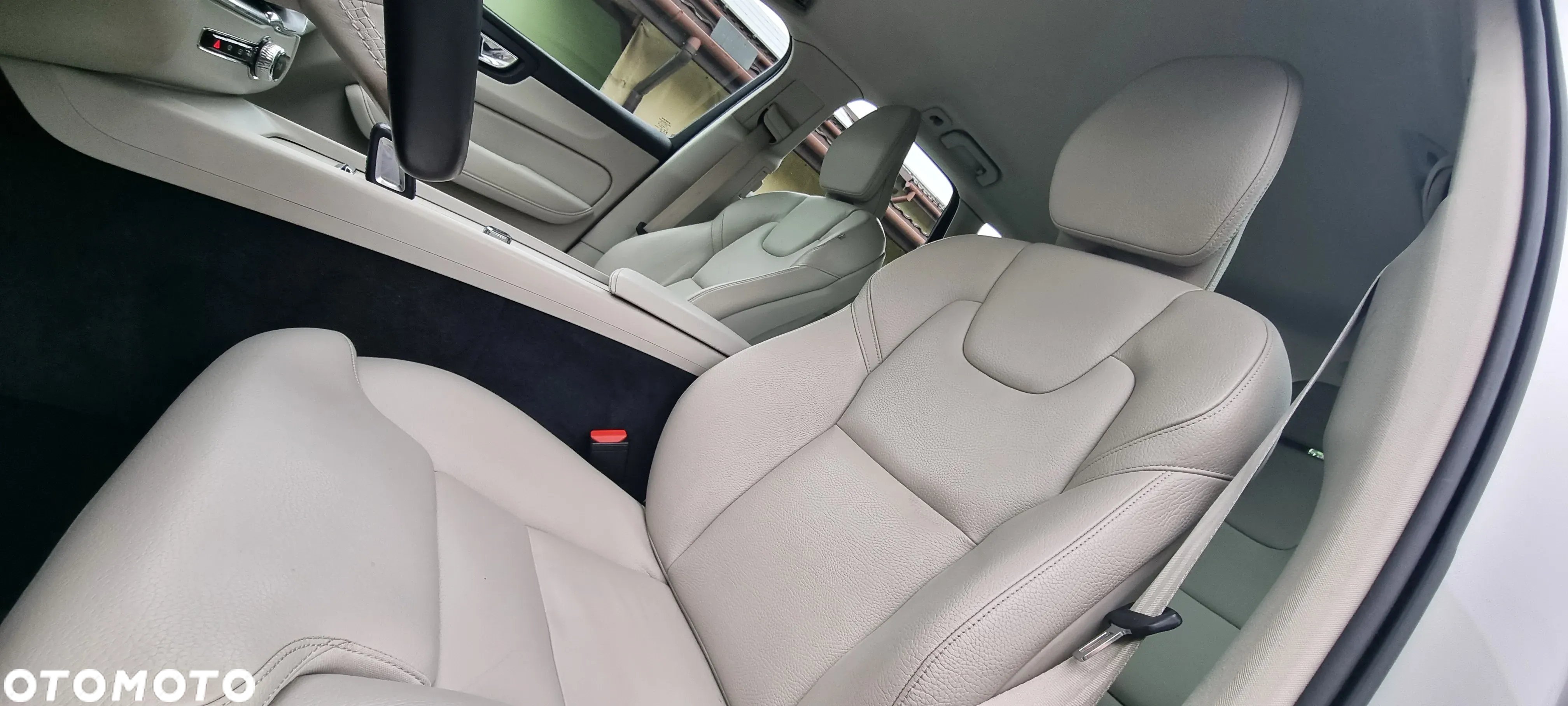 Volvo XC 60 B4 D AWD Geartronic Momentum Pro - 31