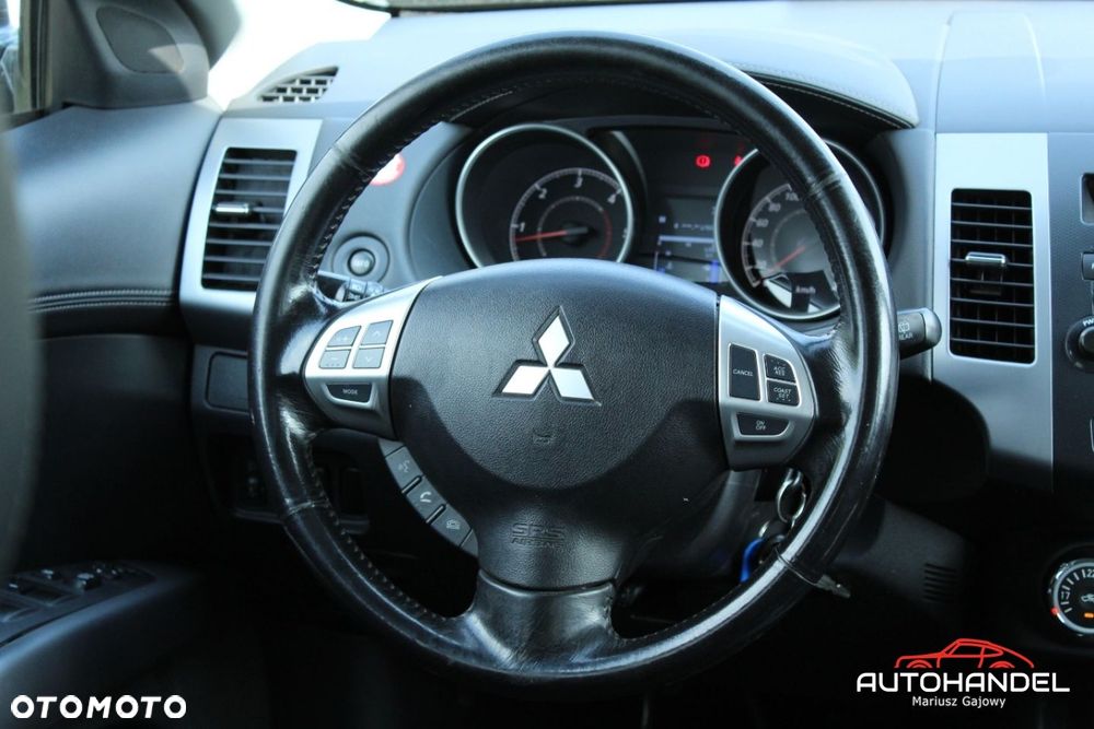 Mitsubishi Outlander - 10