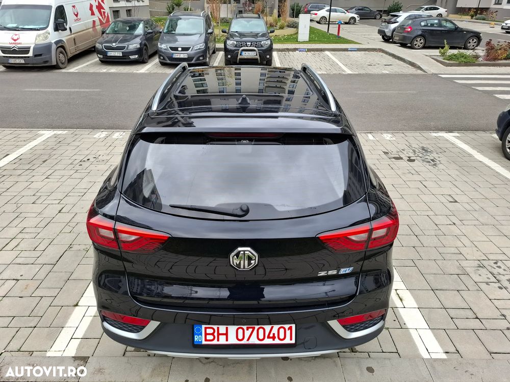 MG ZS EV - 8
