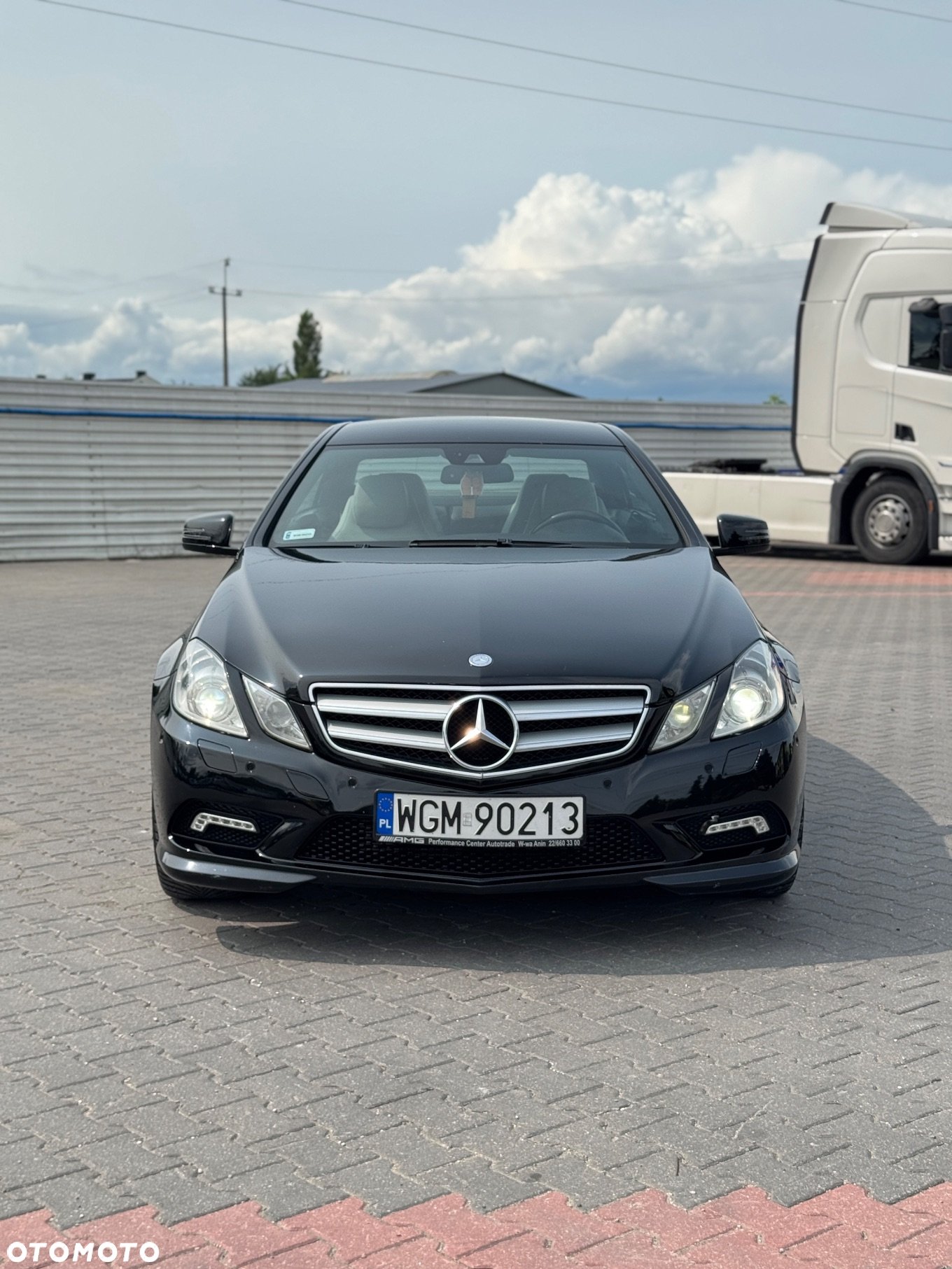Mercedes-Benz Klasa E 220 CDI DPF Coupe BlueEFFICIENCY Automatik Avantgarde - 3