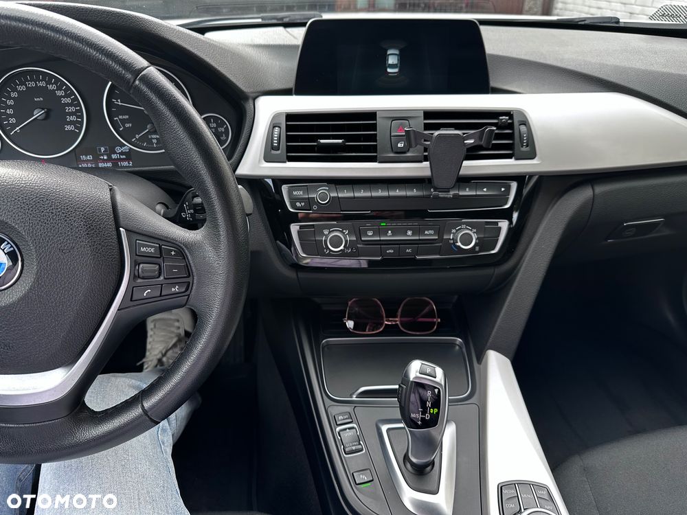 BMW Seria 3 318i - 11