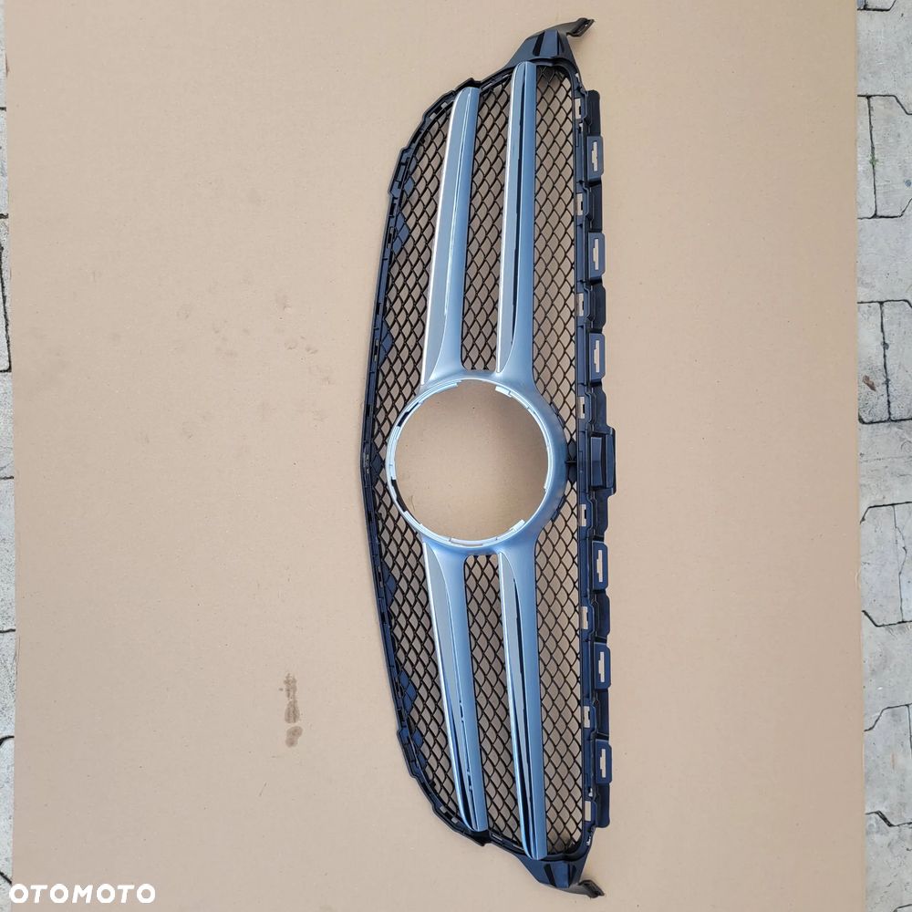 GRILL ATRAPA MERCEDES C KLASA A205 880 01 83 - 1