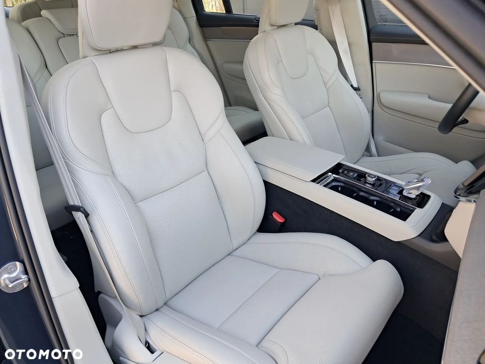 Volvo XC 90 T8 AWD Plug-In Hybrid Ultra Bright 7os - 24