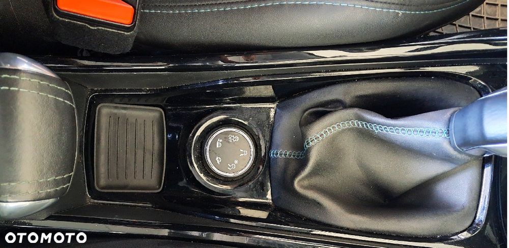 Peugeot 2008 1.2 Pure Tech GPF Active S&S - 28