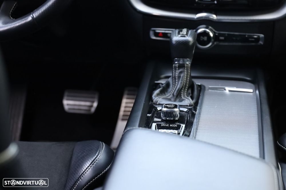 Volvo XC 60 2.0 D4 R-Design AWD Geartronic - 15