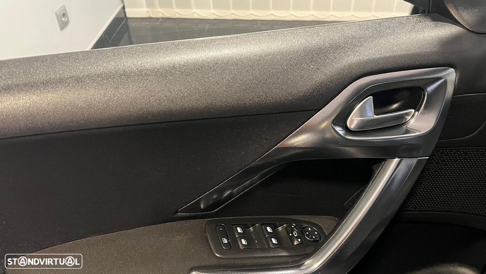 Peugeot 2008 1.2 VTi Allure - 19