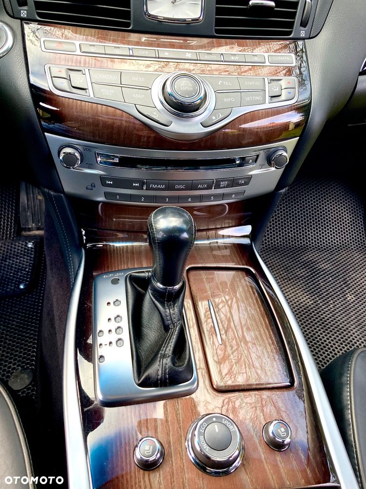 Infiniti Q70 - 9