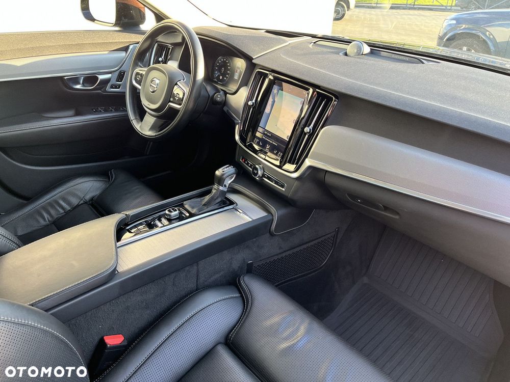 Volvo V90 Cross Country - 36