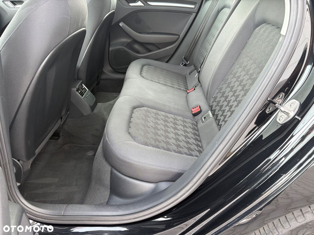 Audi A3 Sportback 1.6 TDI (clean diesel) S line Sportpaket - 25
