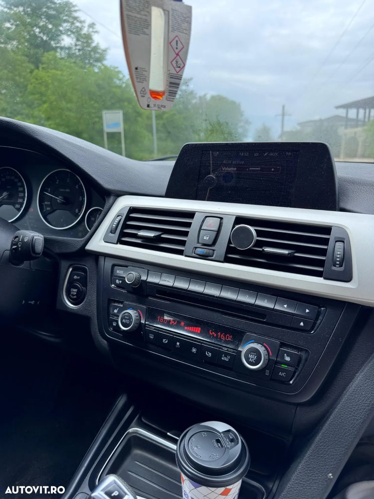 BMW Seria 3 318d Aut. Luxury Line - 12