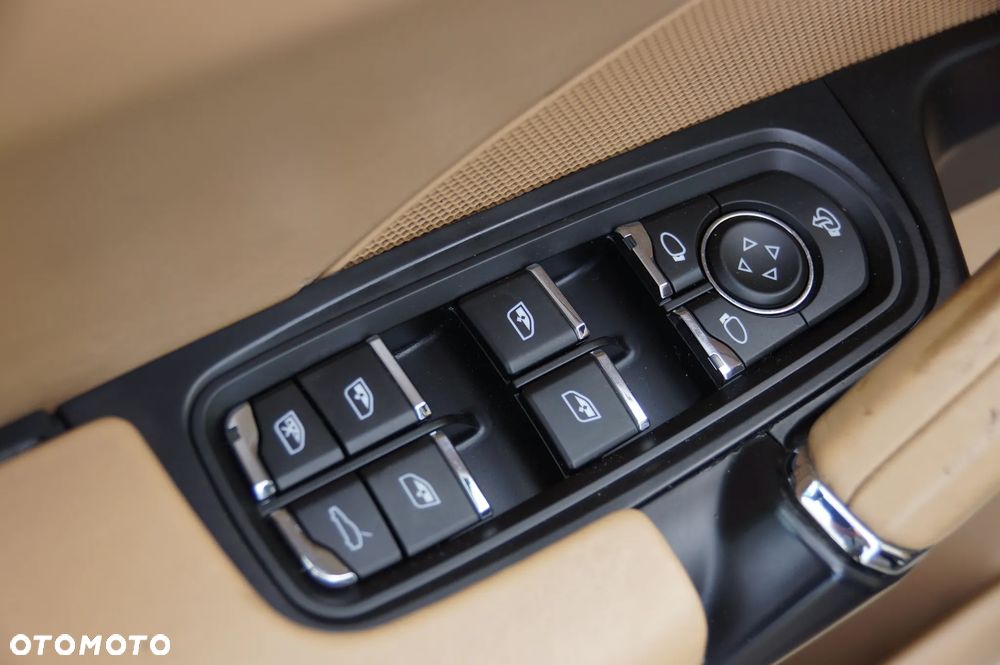 Porsche Cayenne - 24